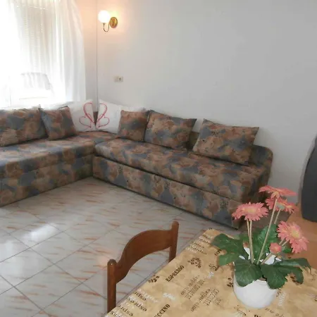 House And Apts In Istrien 9879 بيت للعطل *